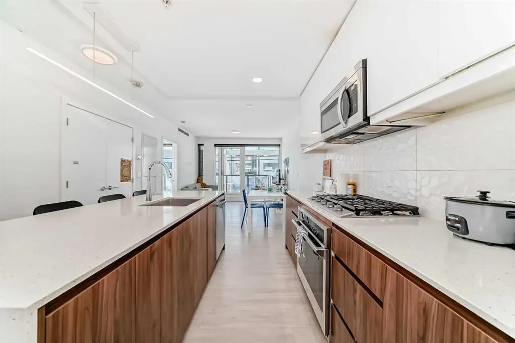 327 9A Street NW, #202