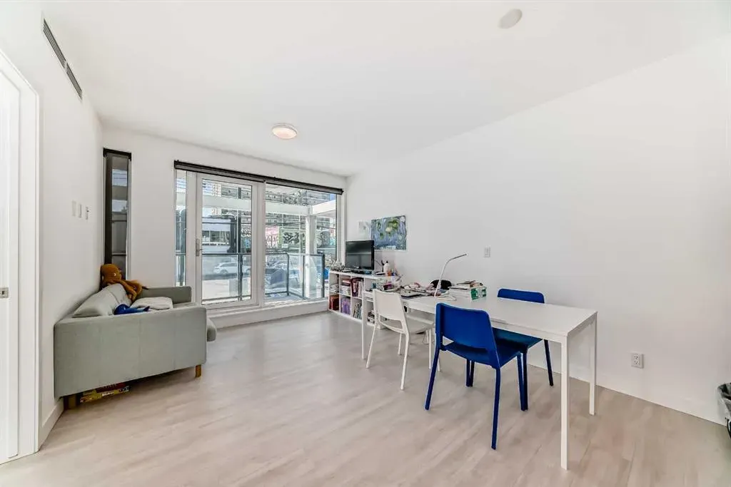 327 9A Street NW, #202