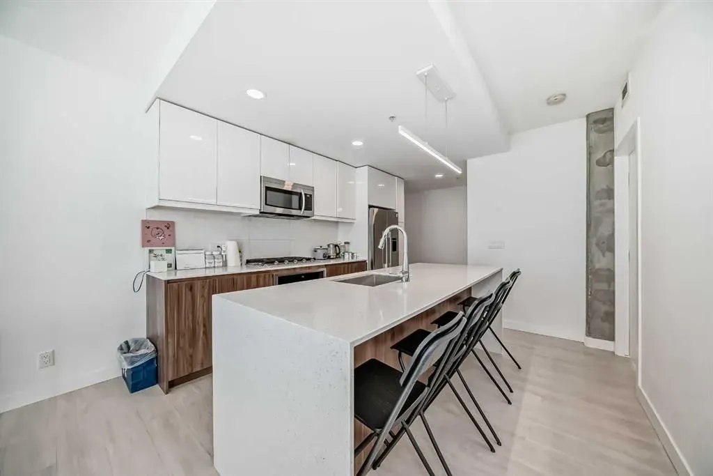 327 9A Street NW, #202