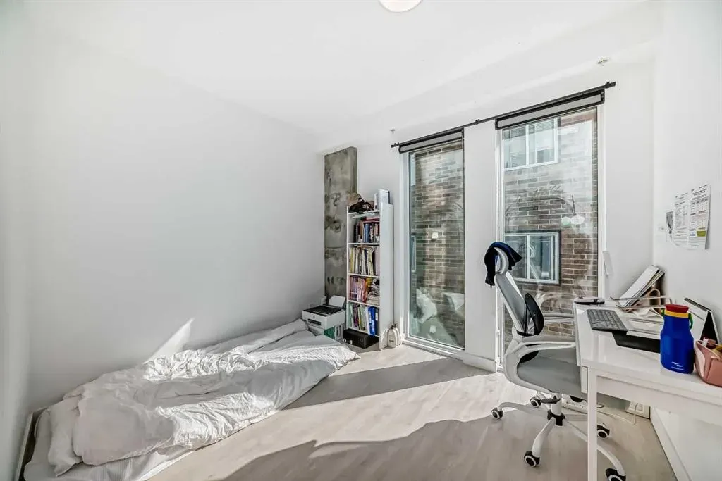 327 9A Street NW, #202