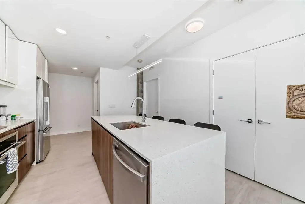 327 9A Street NW, #202