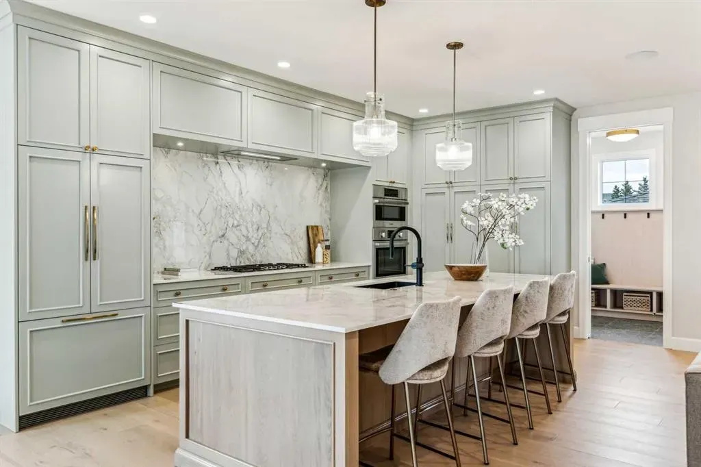 211 Calais Drive SW