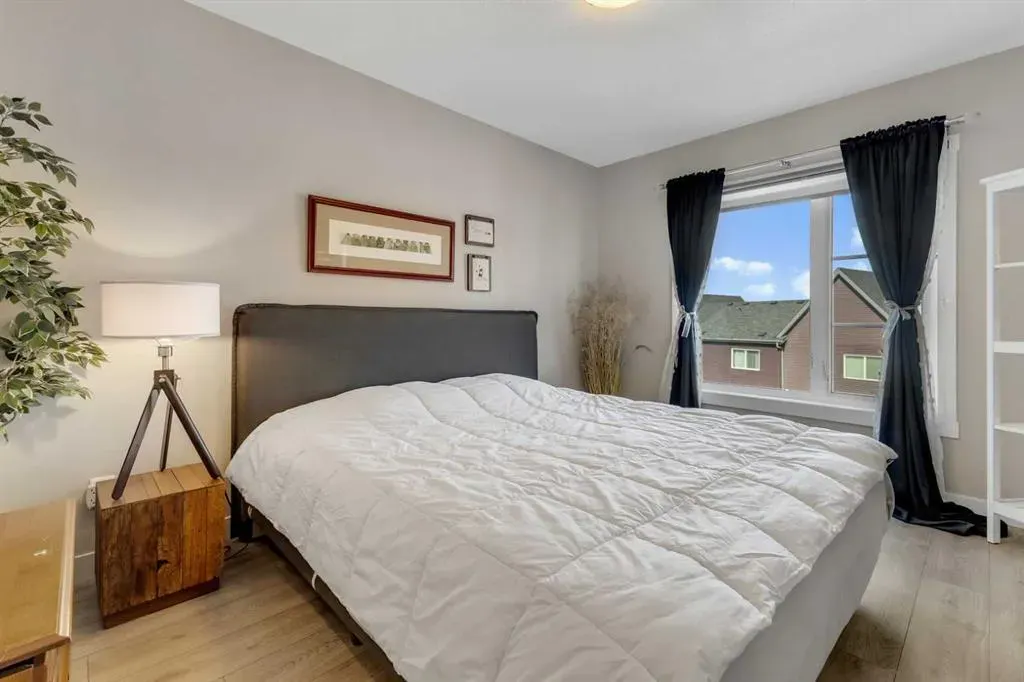 158 Livingston Common NE