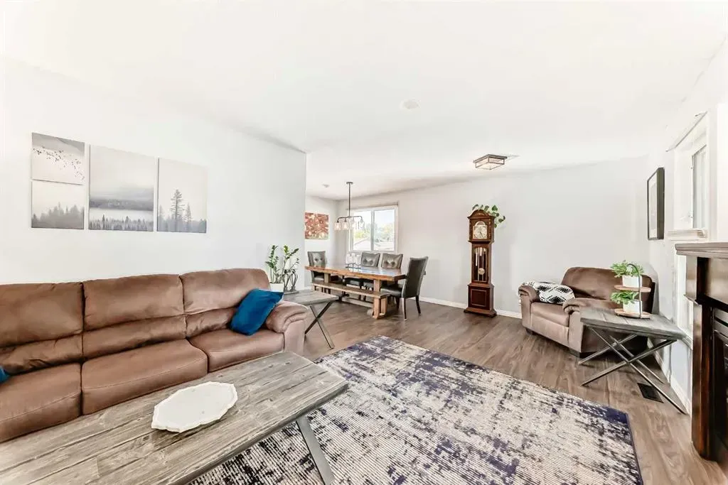 8 Abadan Crescent NE