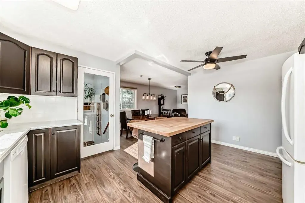 8 Abadan Crescent NE