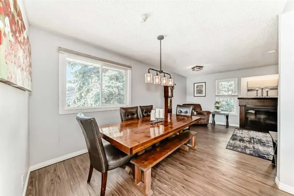 8 Abadan Crescent NE