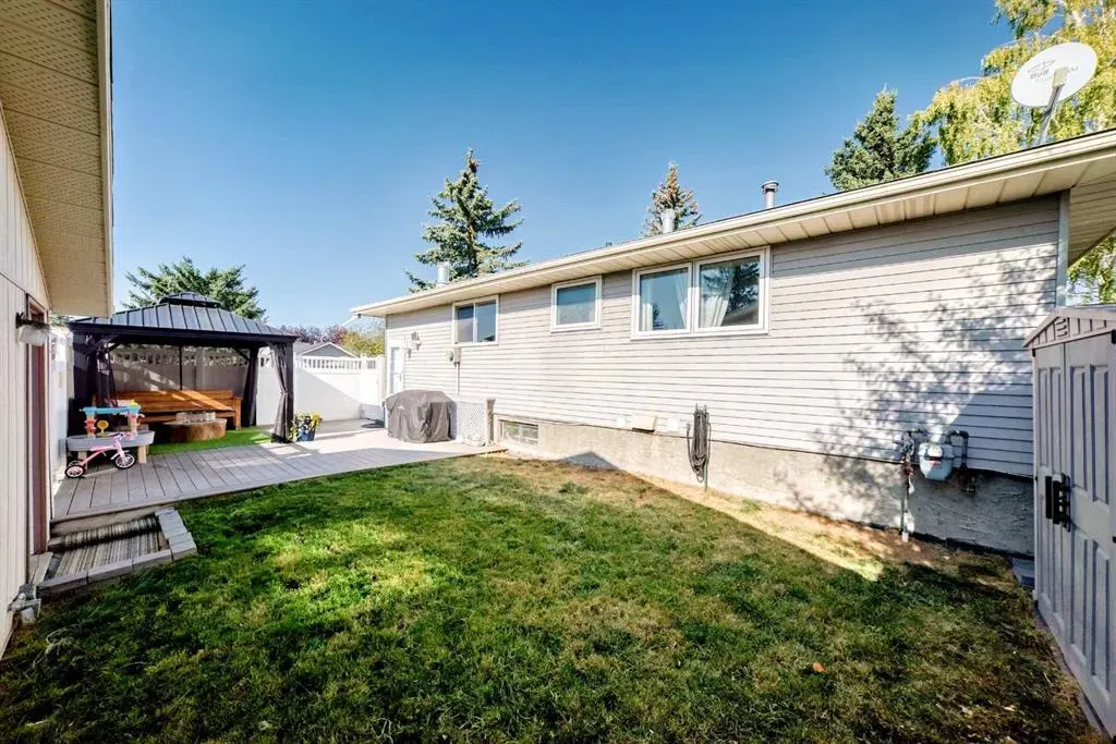 8 Abadan Crescent NE