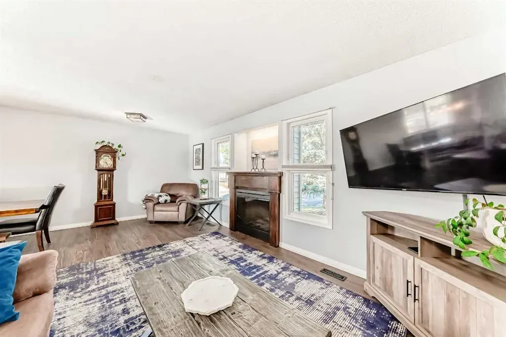 8 Abadan Crescent NE