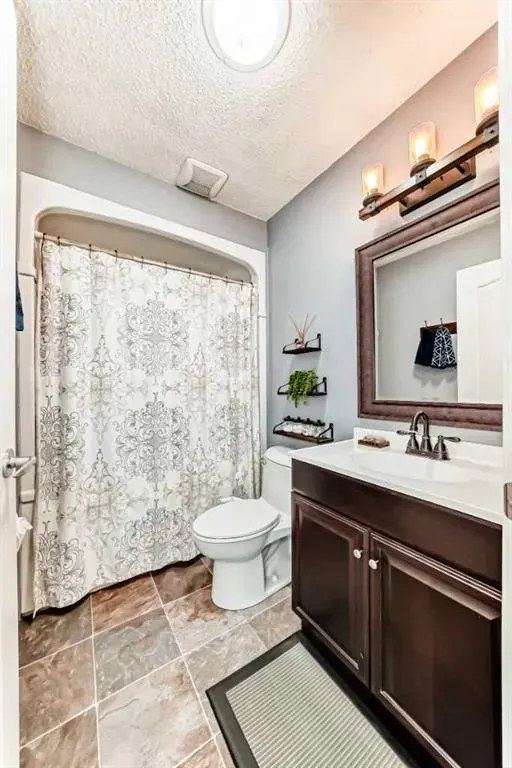 8 Abadan Crescent NE