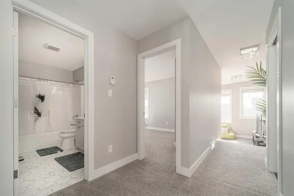 649 Aquitania Boulevard W