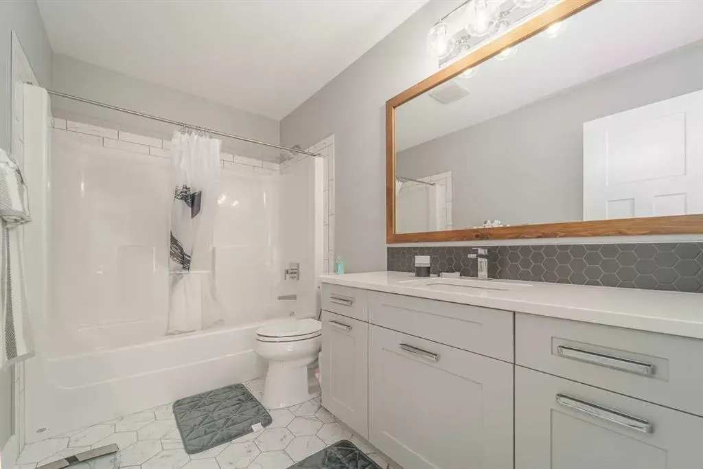 649 Aquitania Boulevard W