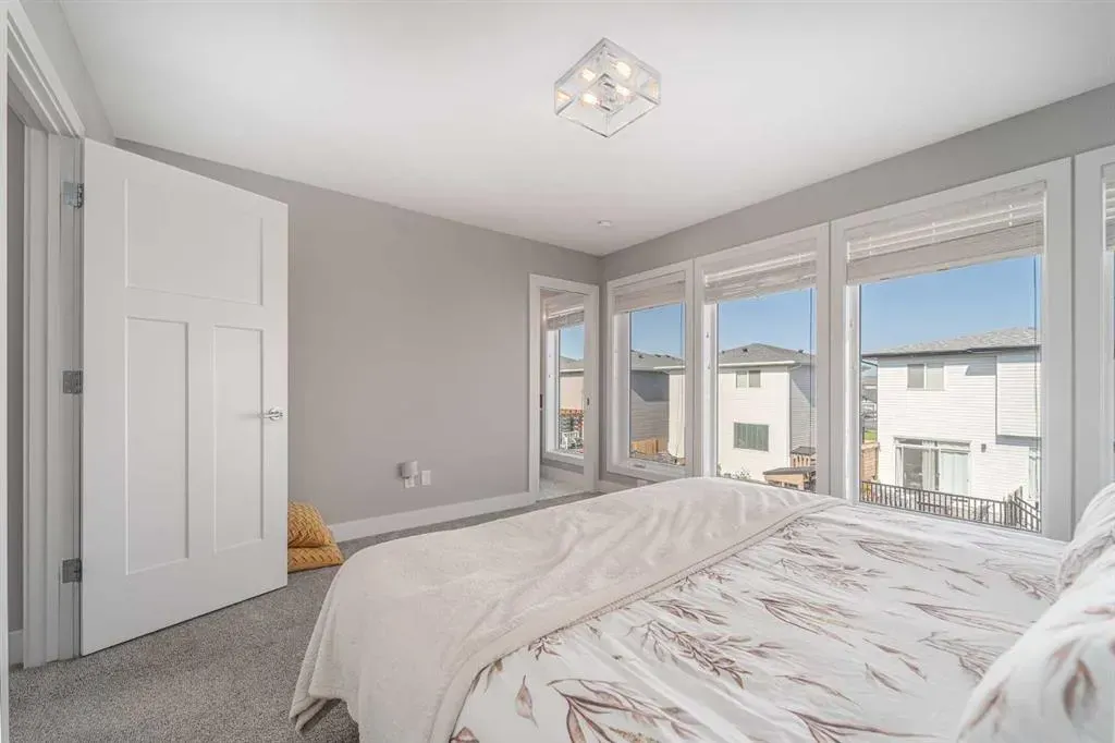 649 Aquitania Boulevard W