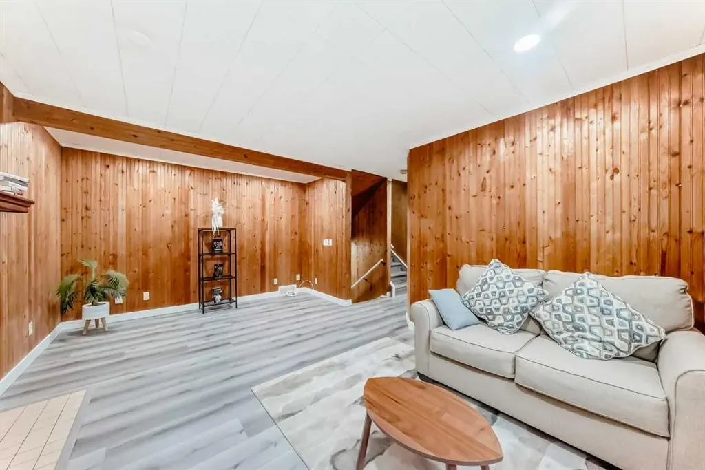 1235 Sandpiper Road NW