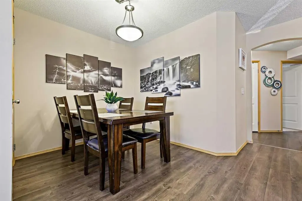 15 Everridge Square SW, #104