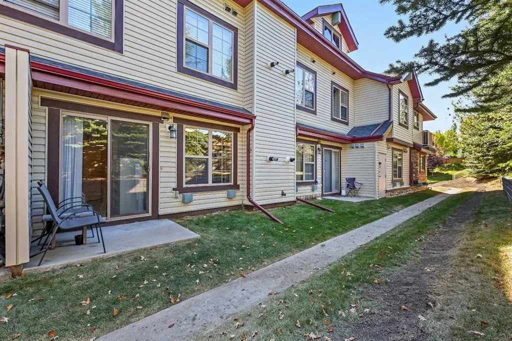 15 Everridge Square SW, #104