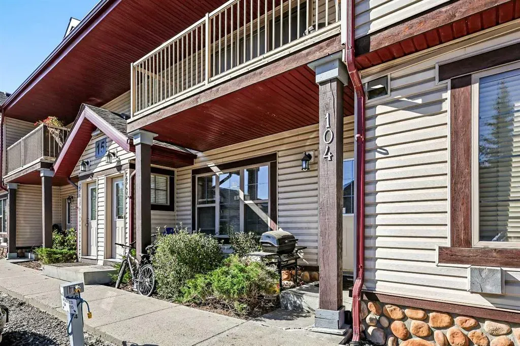 15 Everridge Square SW, #104