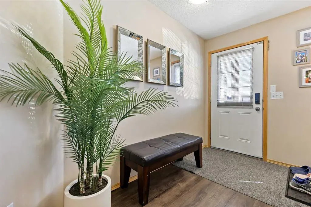 15 Everridge Square SW, #104