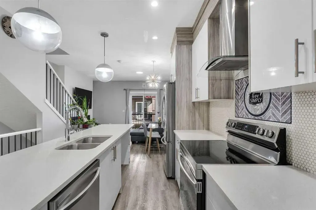 95 Skyview Close NE, #714