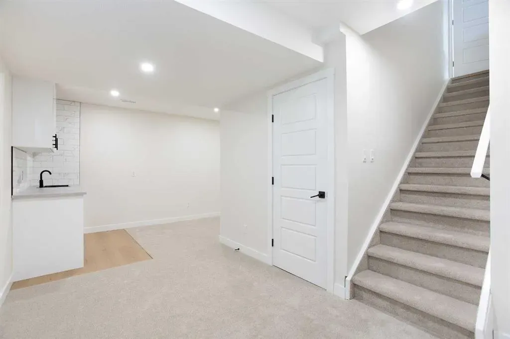 24 Hawkwood Crescent NW