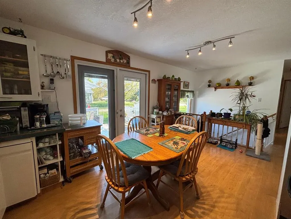 253 W 4 Avenue S