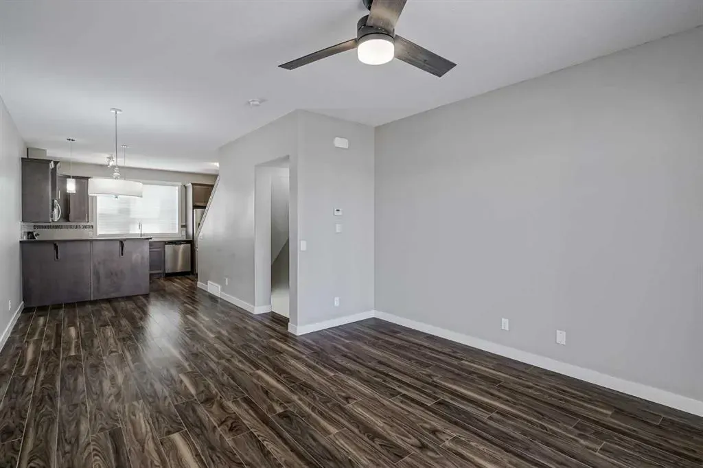 108 Redstone View NE