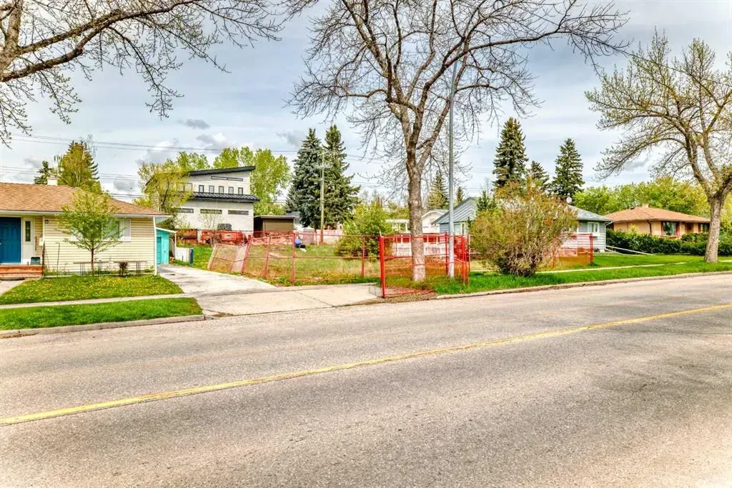 521 Northmount Drive NW