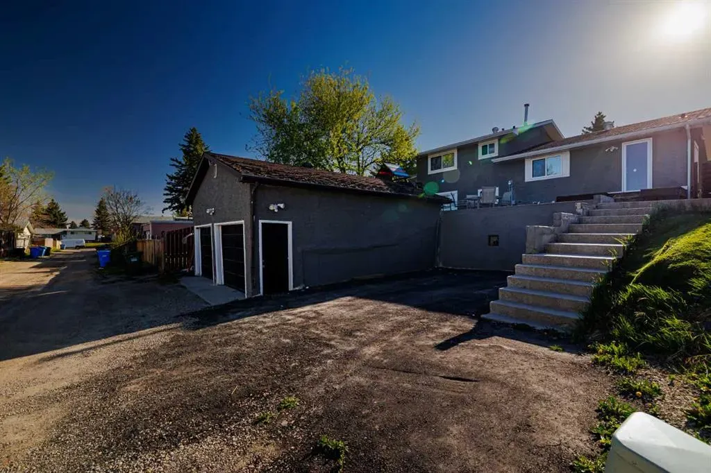 124 Whiteside Crescent NE