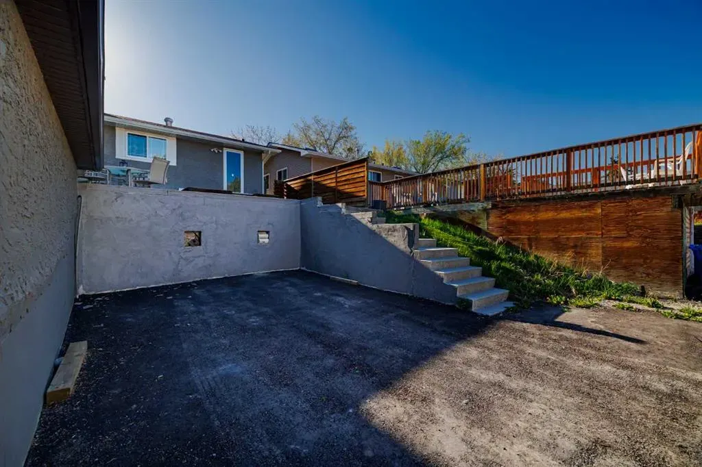 124 Whiteside Crescent NE