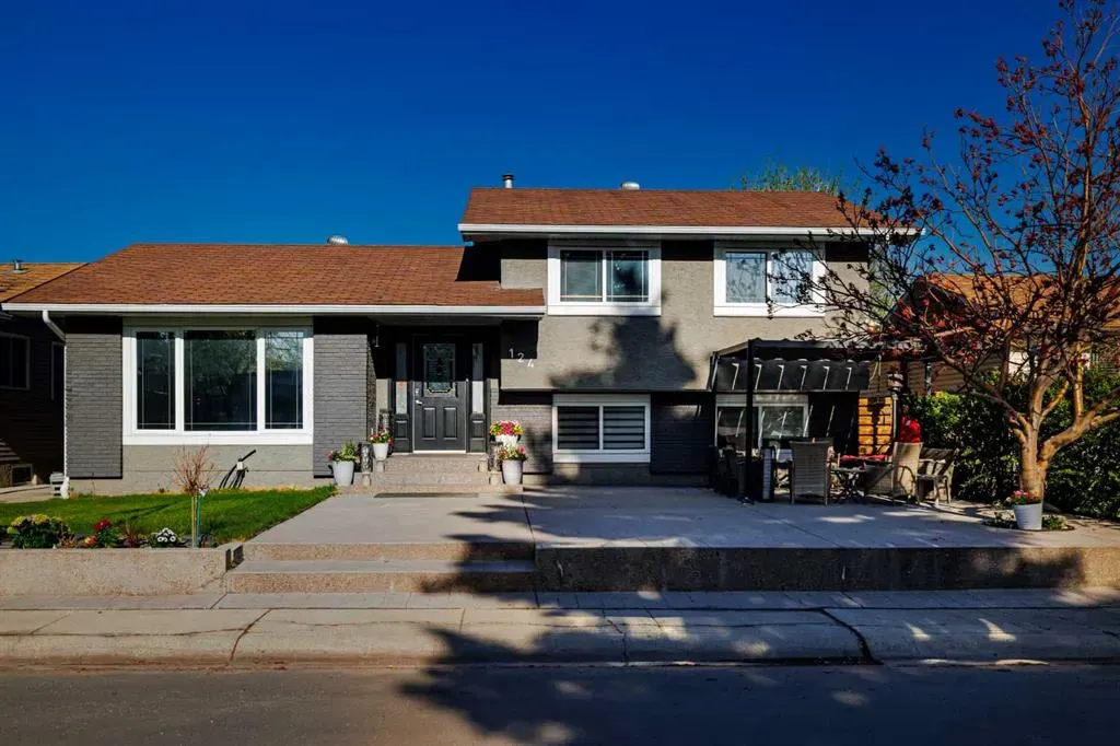 124 Whiteside Crescent NE