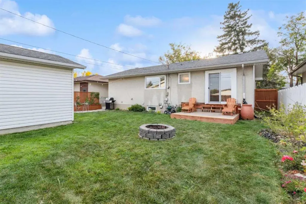 1616 Robson Crescent SE