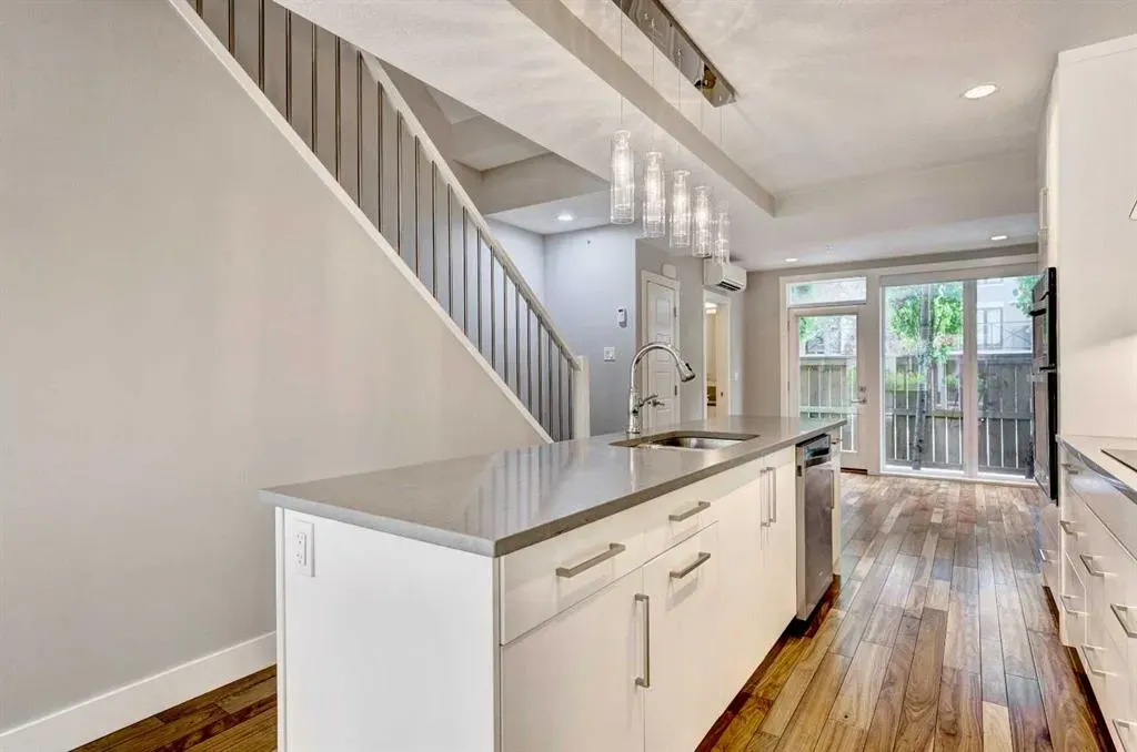 2717 17 Street SW, #204