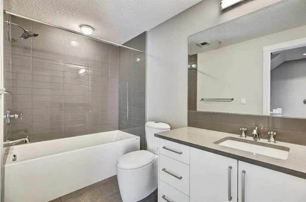 2717 17 Street SW, #204