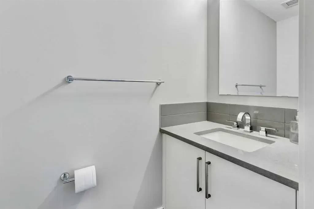 2717 17 Street SW, #204