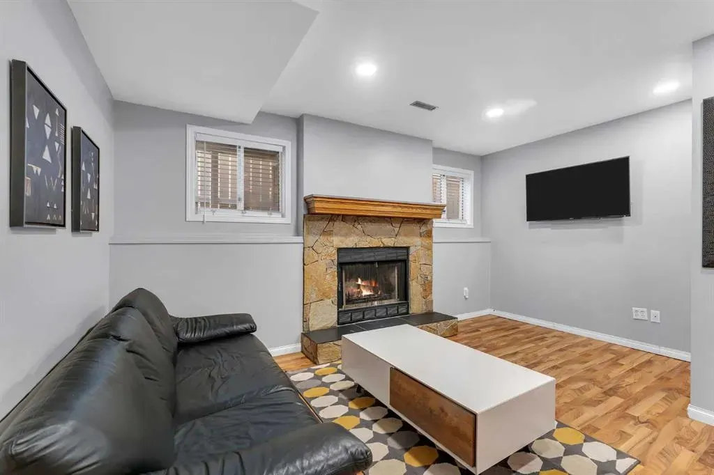 63 Erin Green Way SE