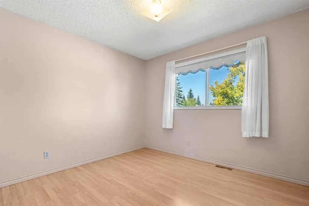 344 Parkland Way SE