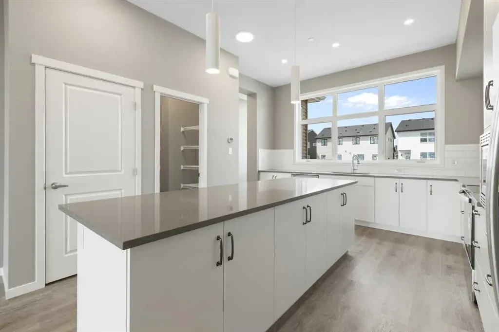 415 Hotchkiss Manor SE