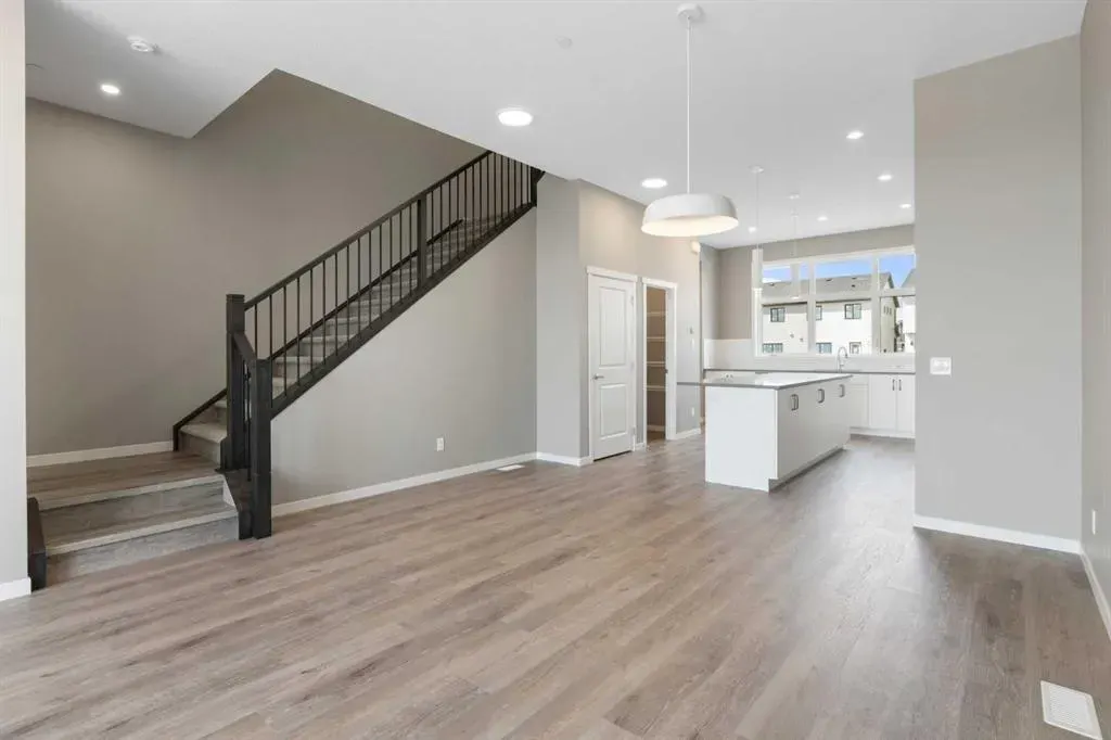 415 Hotchkiss Manor SE