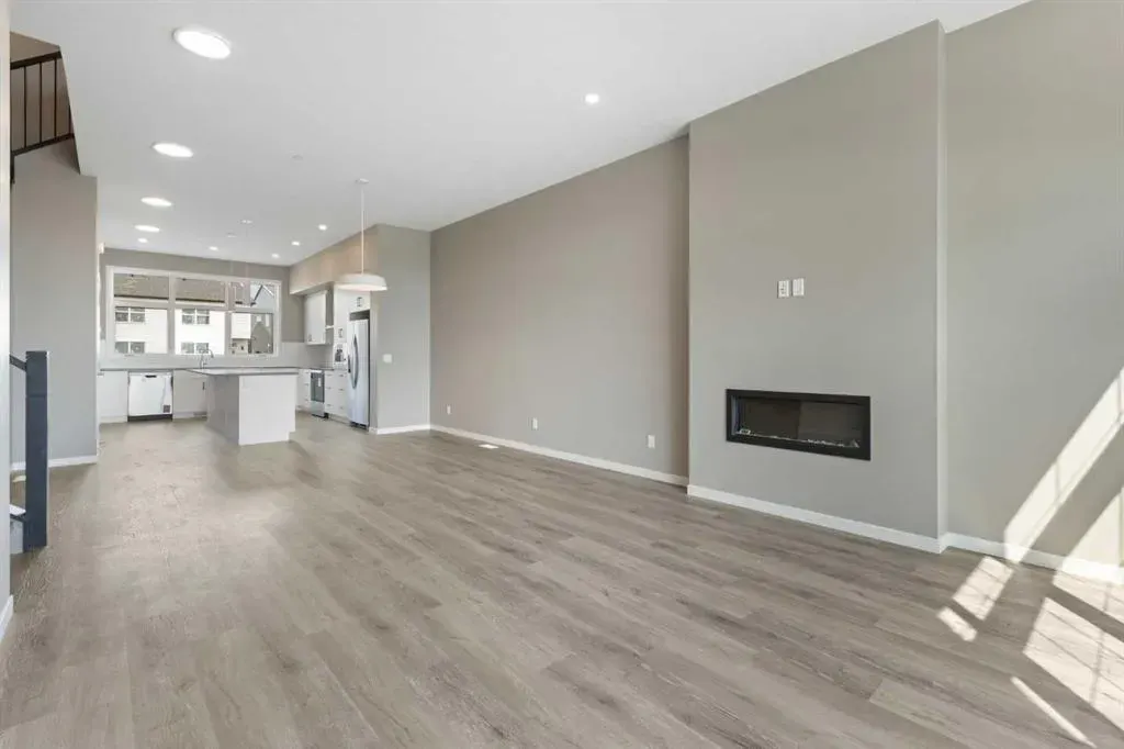 415 Hotchkiss Manor SE