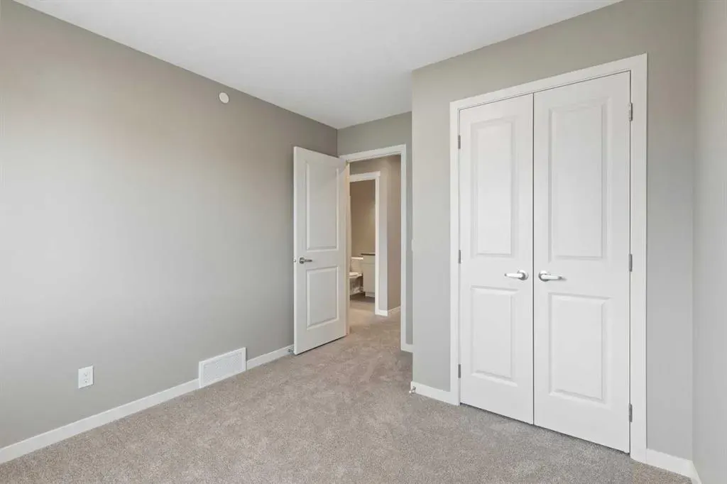 415 Hotchkiss Manor SE
