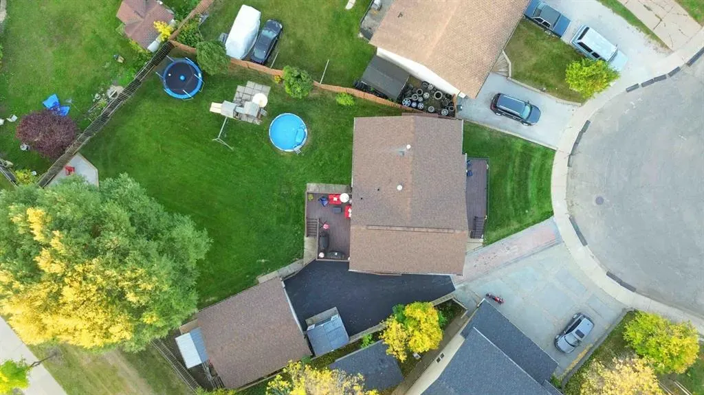 225 Farrell Crescent