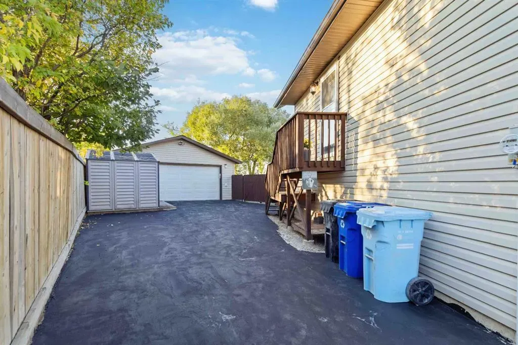 225 Farrell Crescent