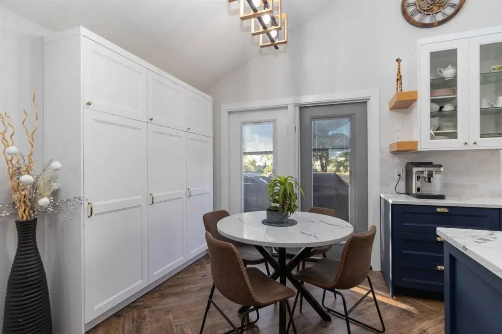 225 Farrell Crescent