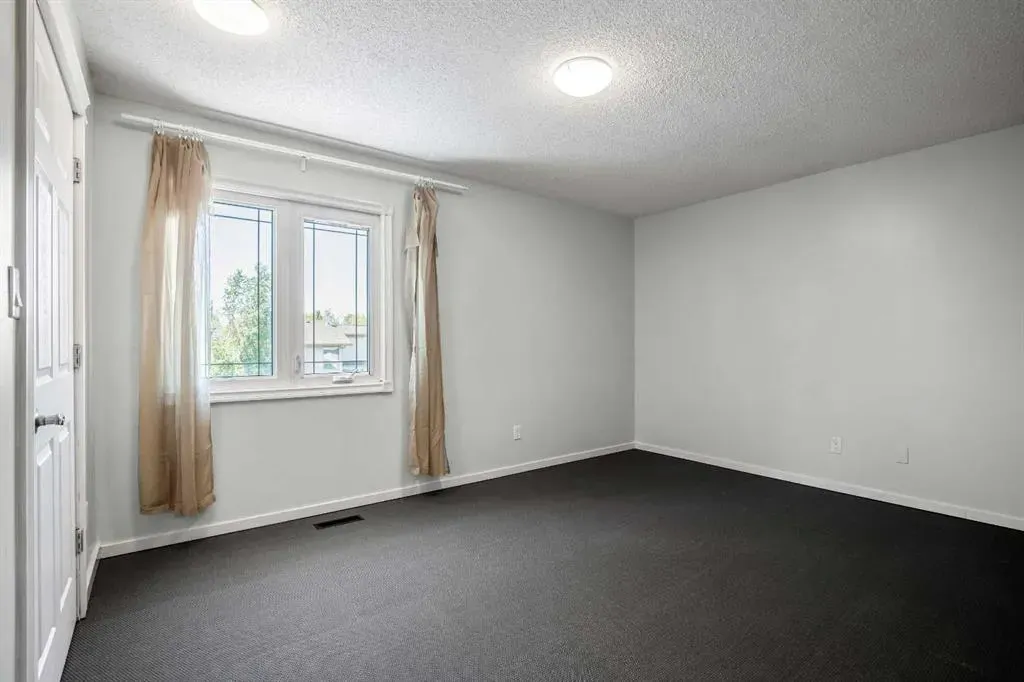 29 Woodglen Crescent SW