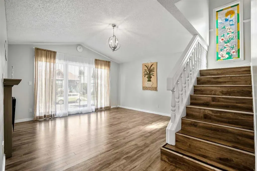 29 Woodglen Crescent SW