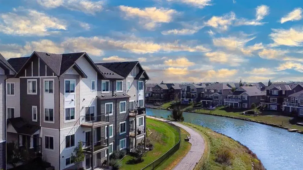 358 Canals Crossing SW