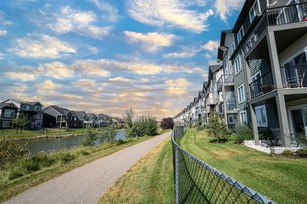 358 Canals Crossing SW