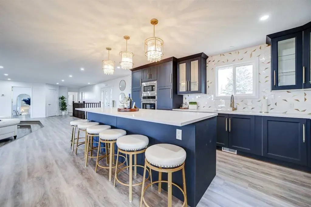 10 Sunset Crescent