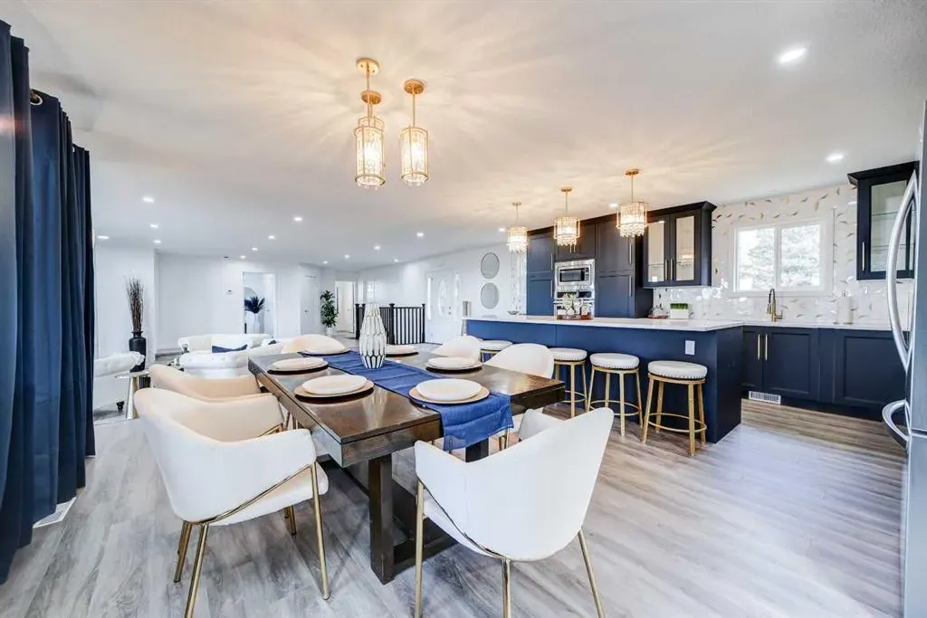 10 Sunset Crescent