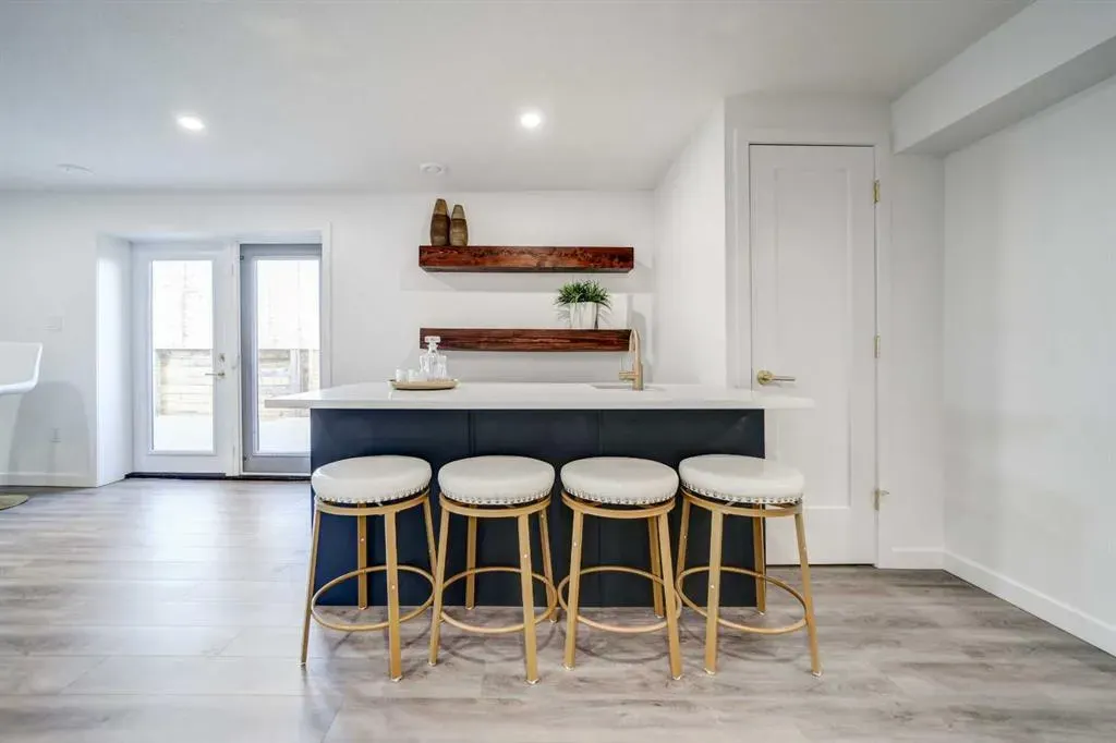 10 Sunset Crescent