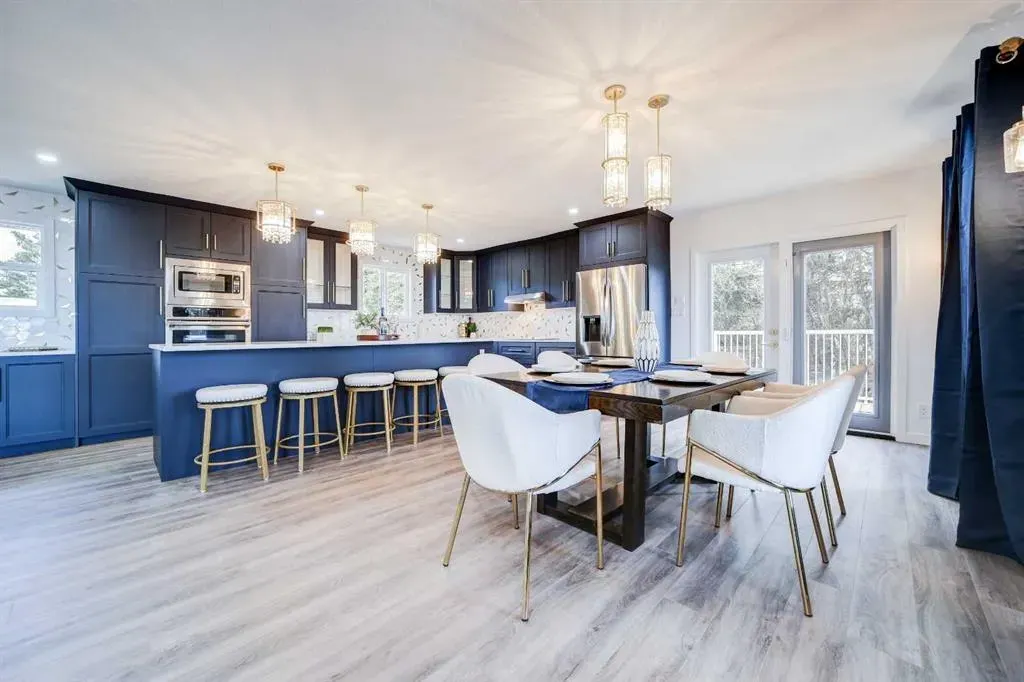 10 Sunset Crescent